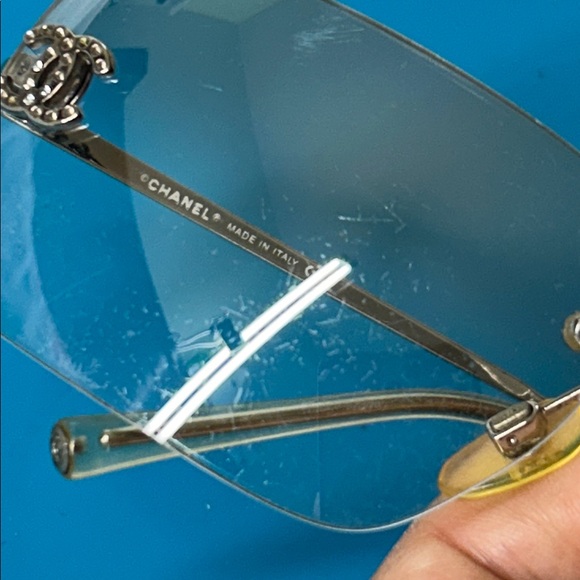 🖤CHANEL LIGHT GREY RHINESTONE LOGO SUNGLASSES - Picture 4 of 16